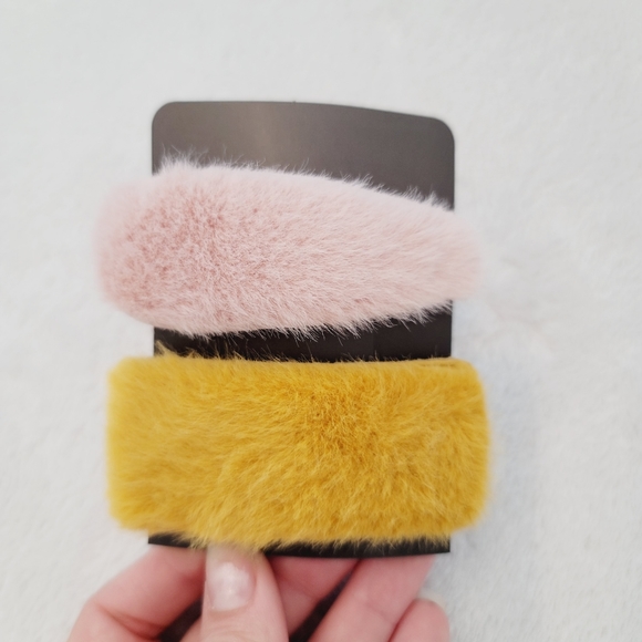 💕 NWOT 1 Pair Of Fluffy Hair Clips Pink and Yellow - Picture 4 of 9